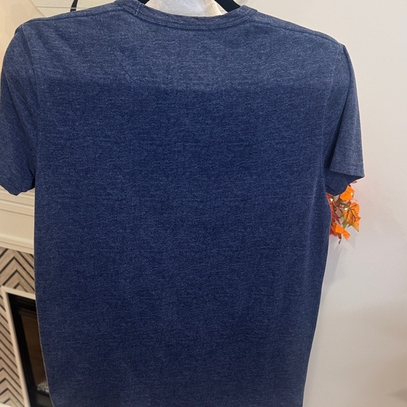 Hollister Blue Tee with Red Logo - Picture 3 of 4